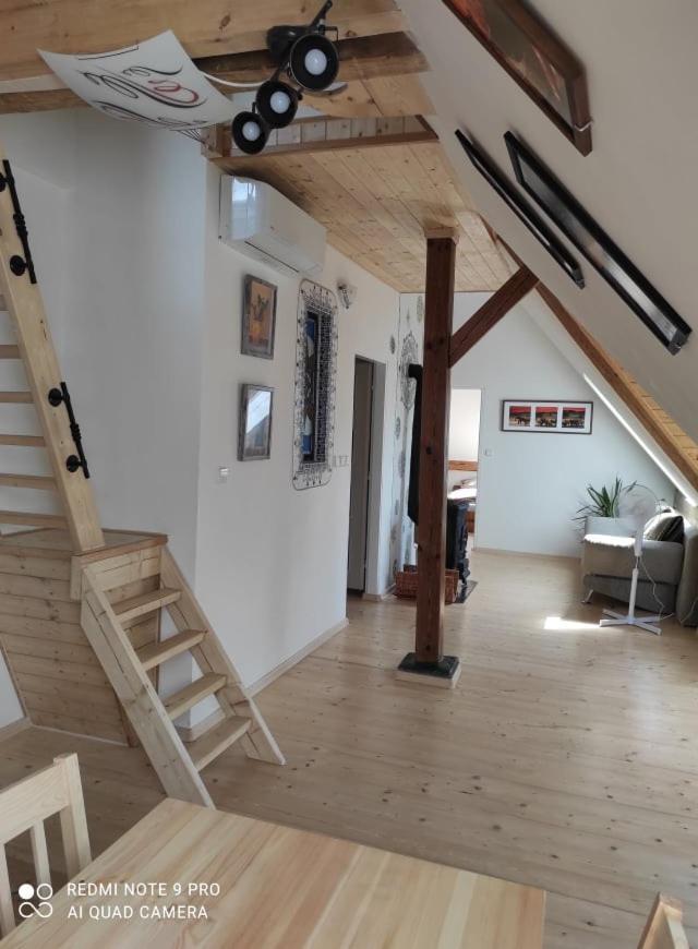 דצ'ין Art-House 4 Attic Apartment מראה חיצוני תמונה
